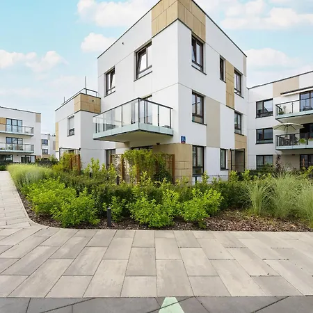 Spacious Family With Garden & Parking By Renters Apartment *
