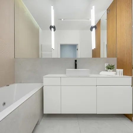 Spacious Family With Garden & Parking By Renters *