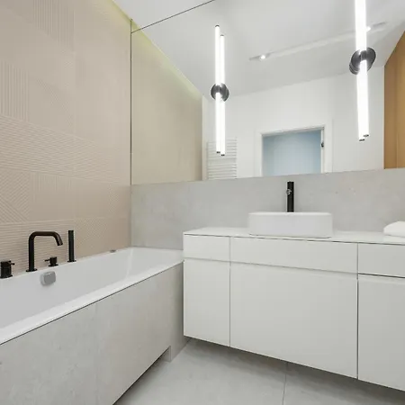 Apartment Spacious Family With Garden & Parking By Renters