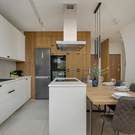 Spacious Family With Garden & Parking By Renters Warsaw