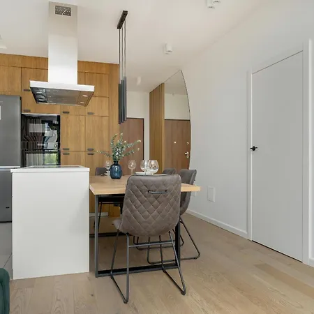 Spacious Family With Garden & Parking By Renters * Warsaw