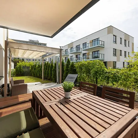 Apartment Spacious Family With Garden & Parking By Renters