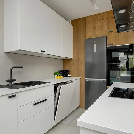 Spacious Family With Garden & Parking By Renters Warsaw