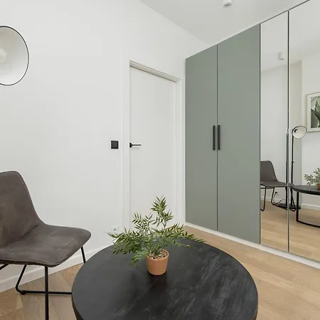 Apartment Spacious Family With Garden & Parking By Renters *