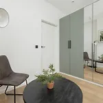 Apartmán Spacious Family With Garden & Parking By Renters *