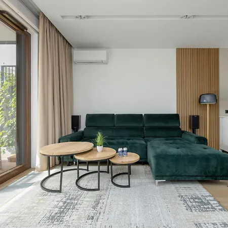 Spacious Family With Garden & Parking By Renters Apartament *