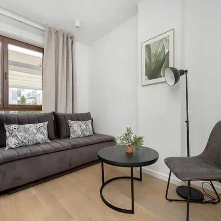Spacious Family With Garden & Parking By Renters Apartament *
