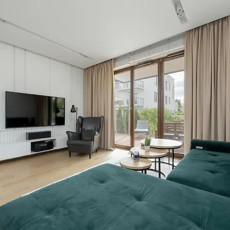 Spacious Family With Garden & Parking By Renters Apartament