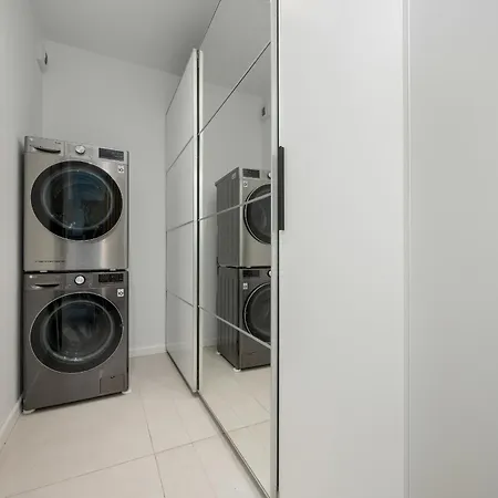 Spacious Family With Garden & Parking By Renters Apartament *